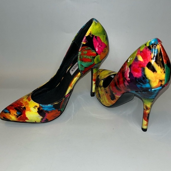 Steve Madden Shoes - NWOT Steve Madden groovi PU floral D’Orsay stiletto heel